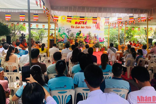 Người Việt tại Lào tổ chức Đại lễ Vu lan báo hiếu