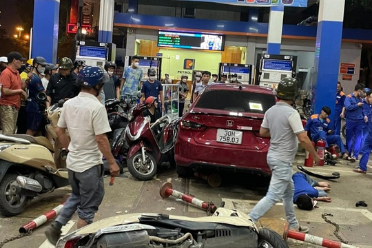 Vụ ô tô tông 8 người tại cây xăng ở Hà Nội: Tài xế sử dụng rượu bia