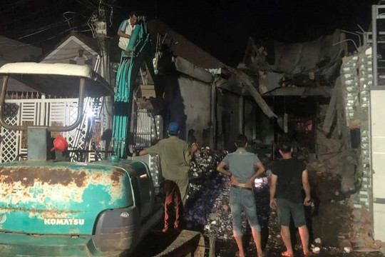 Suốt đêm tìm kiếm 3 mẹ con mất tích trong vụ cháy nhà ở Ninh Thuận