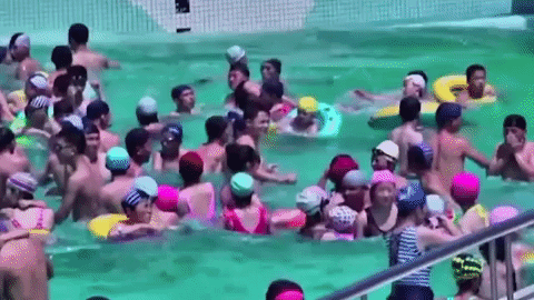 Người dân Triều Tiên đổ xô đến công viên nước giải nhiệt vì 'chiến thắng Covid-19'