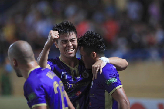 CLB Hà Nội vô địch lượt đi V.League sau chiến thắng 2-1 trước HAGL