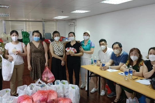 Trao 511 suất quà cho người Việt gặp khó khăn tại Macau (Trung Quốc)