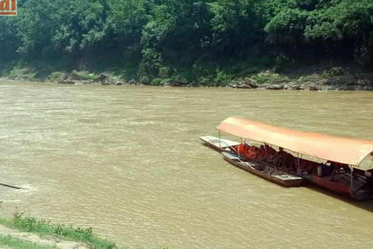 Lật thuyền ở Lào Cai, 4 người mất tích, một cháu bé thiệt mạng