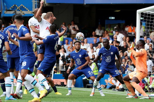 Tottenham giành điểm trên tay Chelsea: Ngọn lửa Conte