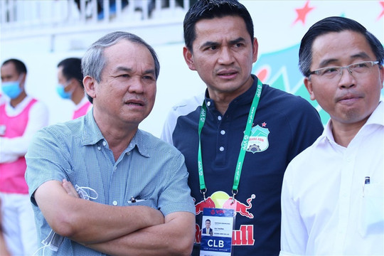 Bóng đá Việt Nam: Chấn chỉnh, đâu phải chỉ riêng trọng tài