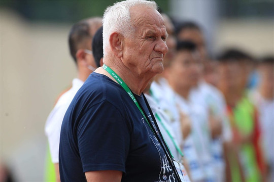 HLV Petrovic bị cấm chỉ đạo trận gặp Bình Định ở vòng 13 V.League 2022