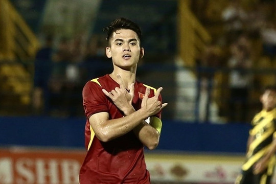 Đội trưởng U19 Việt Nam được đôn lên đá V.League
