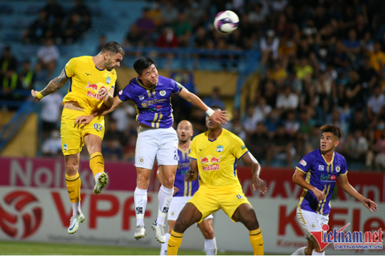 HAGL hụt chân đua vô địch V-League: Trách mình, trách... Vua