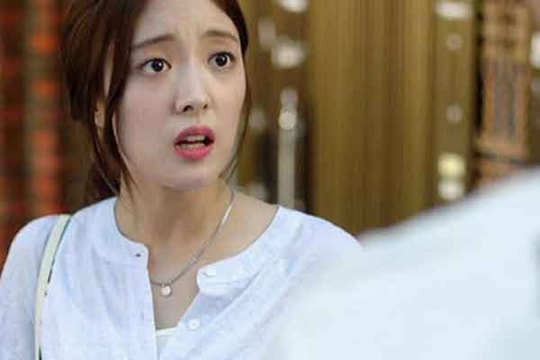 Thất thểu đến nhà chị gái vay tiền, tôi bàng hoàng khi thấy chị nằm liệt giường