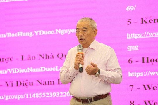 Lão nhà quê Nguyễn Trọng Hùng dạy nghề cho người khiếm thị