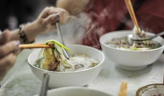 3 kiểu ăn bún dễ gây ung thư mà nhiều người Việt đang mắc phải