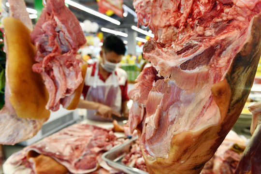Thịt lợn ngoại nhập gần 50.000 đồng/kg, về Việt Nam 'làm mưa làm gió'