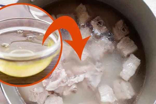 Lỡ tay nấu mặn đừng vội đổ thêm nước lạnh: Thả ngay thứ này vào món canh tròn vị, đậm đà không mất chất