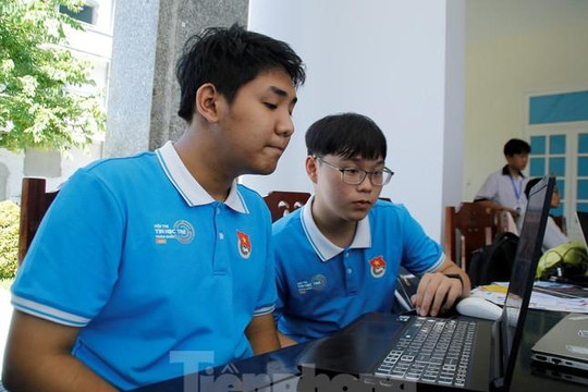 Hai học sinh giành giải nhất Tin học trẻ với phần mềm cho học sinh khuyết tật
