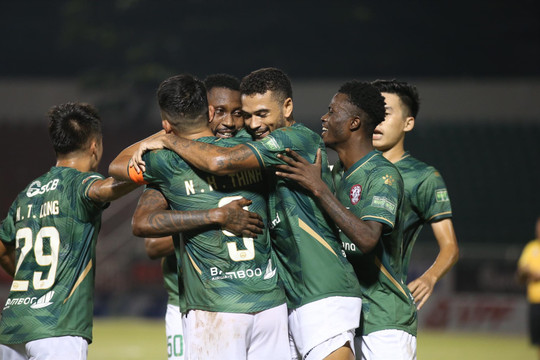 CLB TPHCM nhận thưởng 1 tỉ đồng sau trận thắng Sài Gòn FC