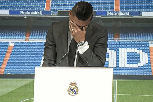 Casemiro khóc trong lễ chia tay Real Madrid