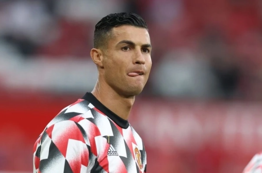 Ronaldo xin hoán đổi đến Napoli, MU té bật ngửa