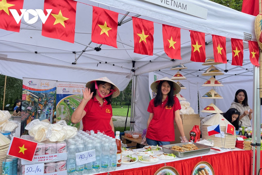 Độc đáo sản phẩm Việt Nam tại lễ hội văn hóa đa sắc màu tại Praha