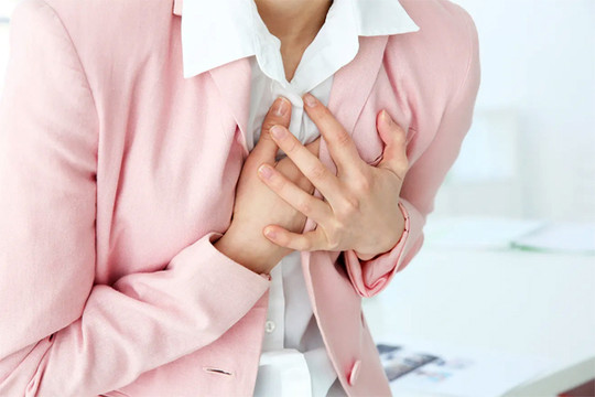 Biểu hiện cơn đau tim xuất hiện trước 1 tháng ở 71% bệnh nhân nữ