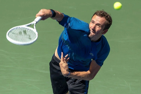 Medvedev khởi đầu suôn sẻ, Murray gây bất ngờ tại US Open