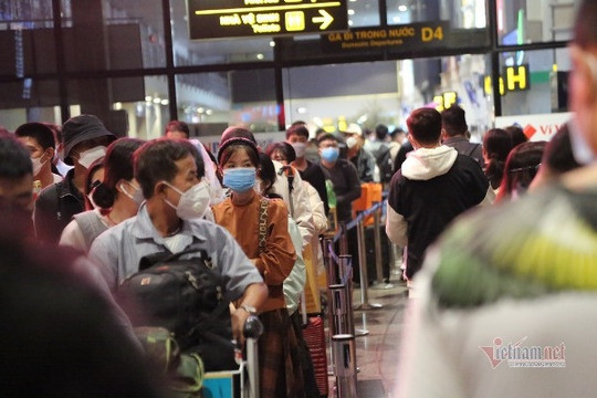 Sở GTVT TP.HCM đề nghị ‘nóng’ giải tỏa khách ở sân bay Tân Sơn Nhất