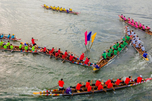 Ảnh: Sôi động lễ hội đua thuyền trên sông Hương mừng Quốc khánh 2/9