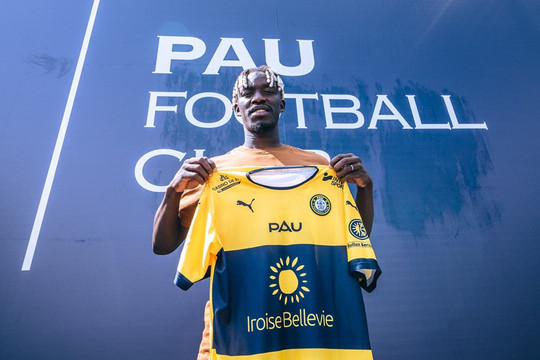 Pau FC mua thêm tiền đạo, cạnh tranh vị trí với Quang Hải