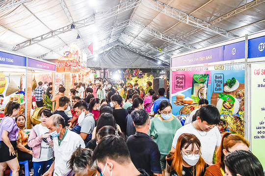 Hàng ngàn lượt du khách đổ về Chợ quê ẩm thực Củ Chi thưởng thức món ngon dân dã