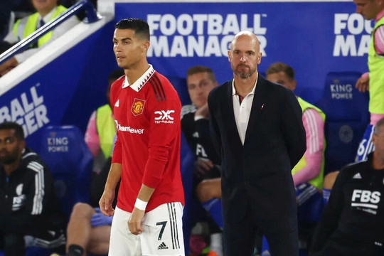 HLV Ten Hag ra điều kiện để Ronaldo đá chính trước Arsenal