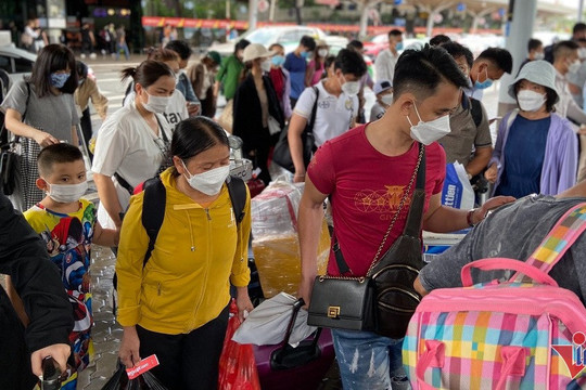 Hơn 121.000 khách đổ về sân bay Tân Sơn Nhất trong ngày cuối nghỉ lễ 2/9