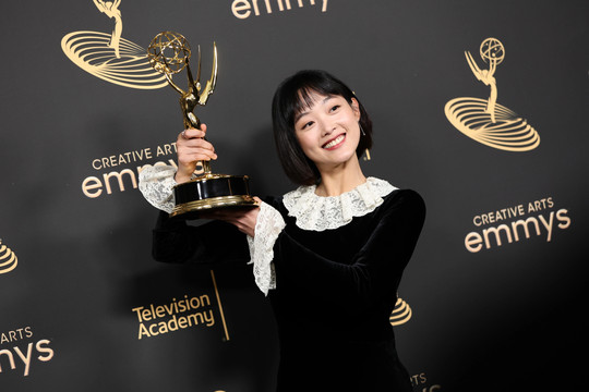 Nữ diễn viên Hàn Quốc đầu tiên đoạt thưởng Emmy danh giá