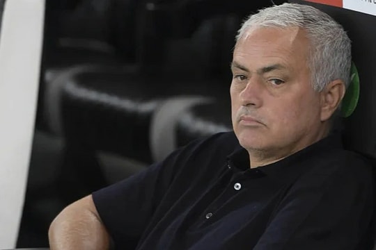 Chịu trận thua đậm kỷ lục, HLV Mourinho phản ứng vô cùng bất ngờ