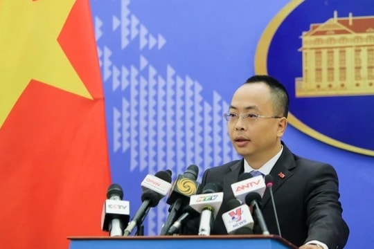 Bộ Ngoại giao trả lời việc người dân phải xếp hàng xuyên đêm ở Cục Lãnh sự