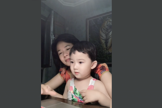 Mỗi người mẹ là một cô giáo dạy tiếng Việt