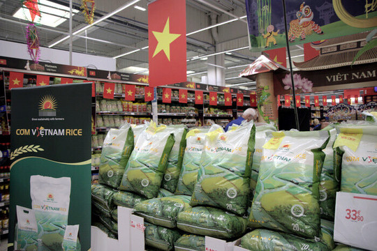 Gạo Việt Nam bày bán trên kệ 4.000 siêu thị ở Pháp