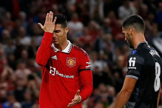 Cầu thủ Man Utd cảm thấy áp lực khi C.Ronaldo đá chính