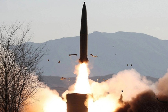 Vì sao Triều Tiên thông qua luật cho phép tấn công hạt nhân phủ đầu?