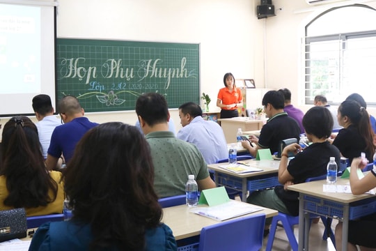 'Tôi sợ đi họp phụ huynh đầu năm, tiền đóng góp dài cả trang giấy'