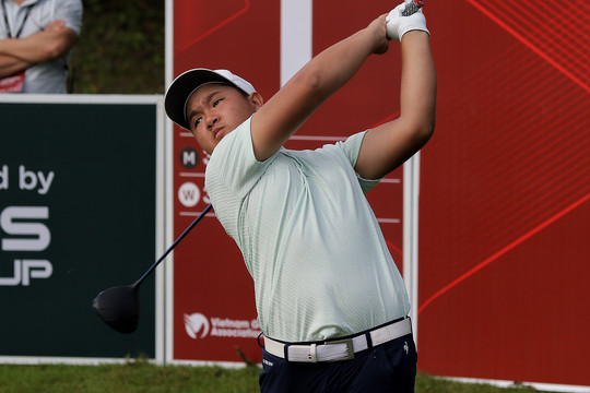 Golfer 15 tuổi dẫn đầu giải golf chuyên nghiệp Vietnam Open 2022