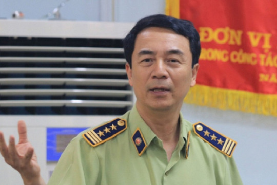 Cựu Cục phó quản lý thị trường Trần Hùng nhận 300 triệu của nhóm buôn sách giả