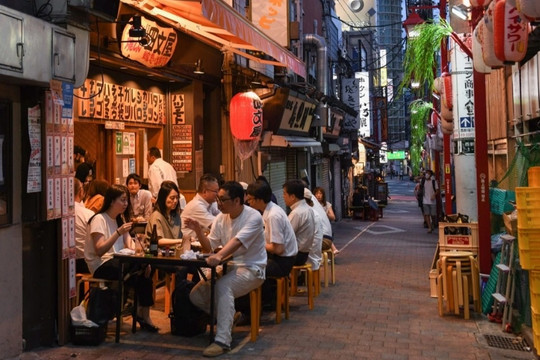 Giới trẻ Nhật Bản được khuyến khích sử dụng rượu bia