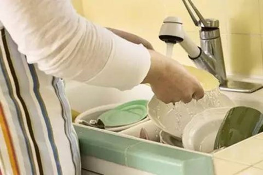Mẹo nhỏ giúp bạn rửa bát đĩa nhanh chóng, tiết kiệm một nửa thời gian và nước sạch