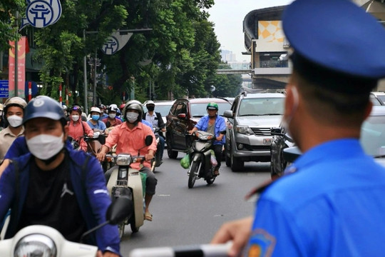 Hà Nội: Cấm cán bộ "giải cứu" người vi phạm giao thông