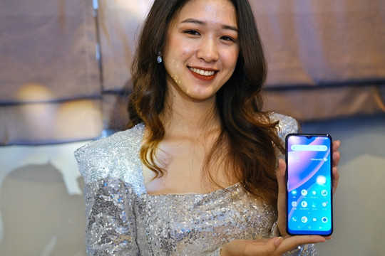 TCL tung 3 smartphone giá rẻ tại Việt Nam