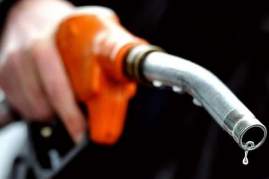 Giá xăng dầu có thể sẽ giảm vào ngày mai, có loại giảm 2.000 đồng?