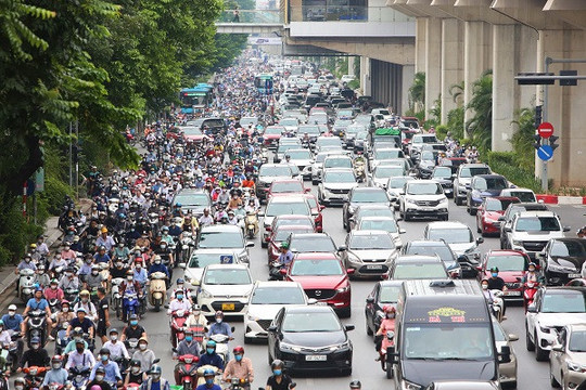 Đường Nguyễn Trãi sau một tháng tách làn ôtô, xe máy