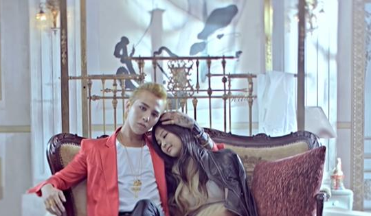 G-Dragon tự like ảnh mình chụp cùng Jennie thuở xa xưa