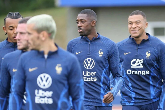 Liên đoàn bóng đá Pháp buộc phải nhượng bộ Mbappe