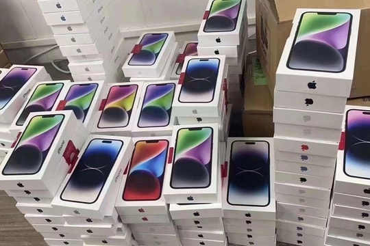 Giá iPhone 14 xách tay giảm sâu, xuống gần bằng iPhone 13 chính hãng