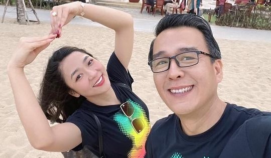 Vợ trẻ mừng sinh nhật 'vua cá Koi', lời lẽ ngọt như mía lùi